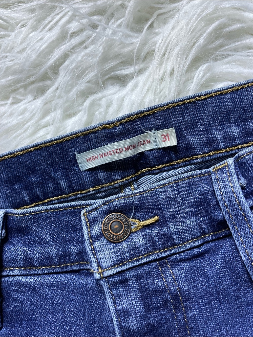 Levi’s High Waisted Mom Jeans - Winter Cloud - Picture 2 of 5
